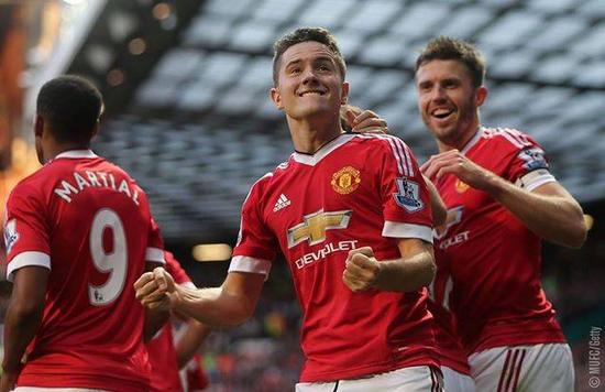 她不僅斬獲 她不僅斬獲